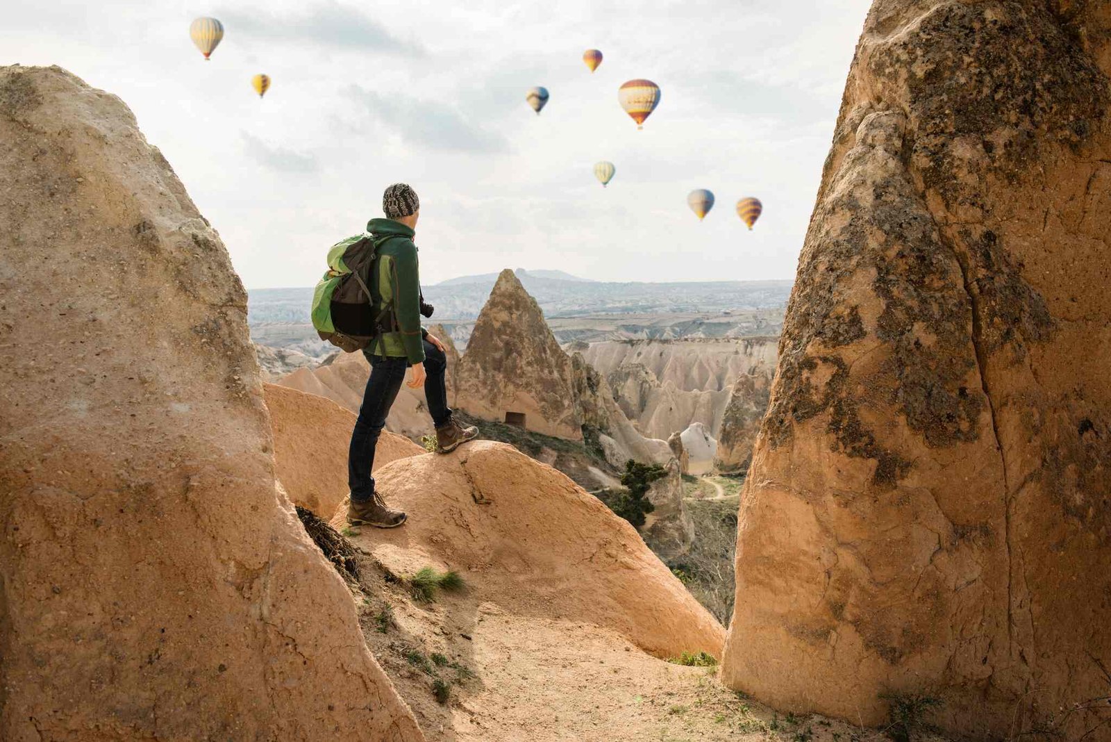 male-tourist-exploring-cappadocia-red-and-rose-val-2023-11-27-05-00-52-utc_Easy-Resize.com_.jpg